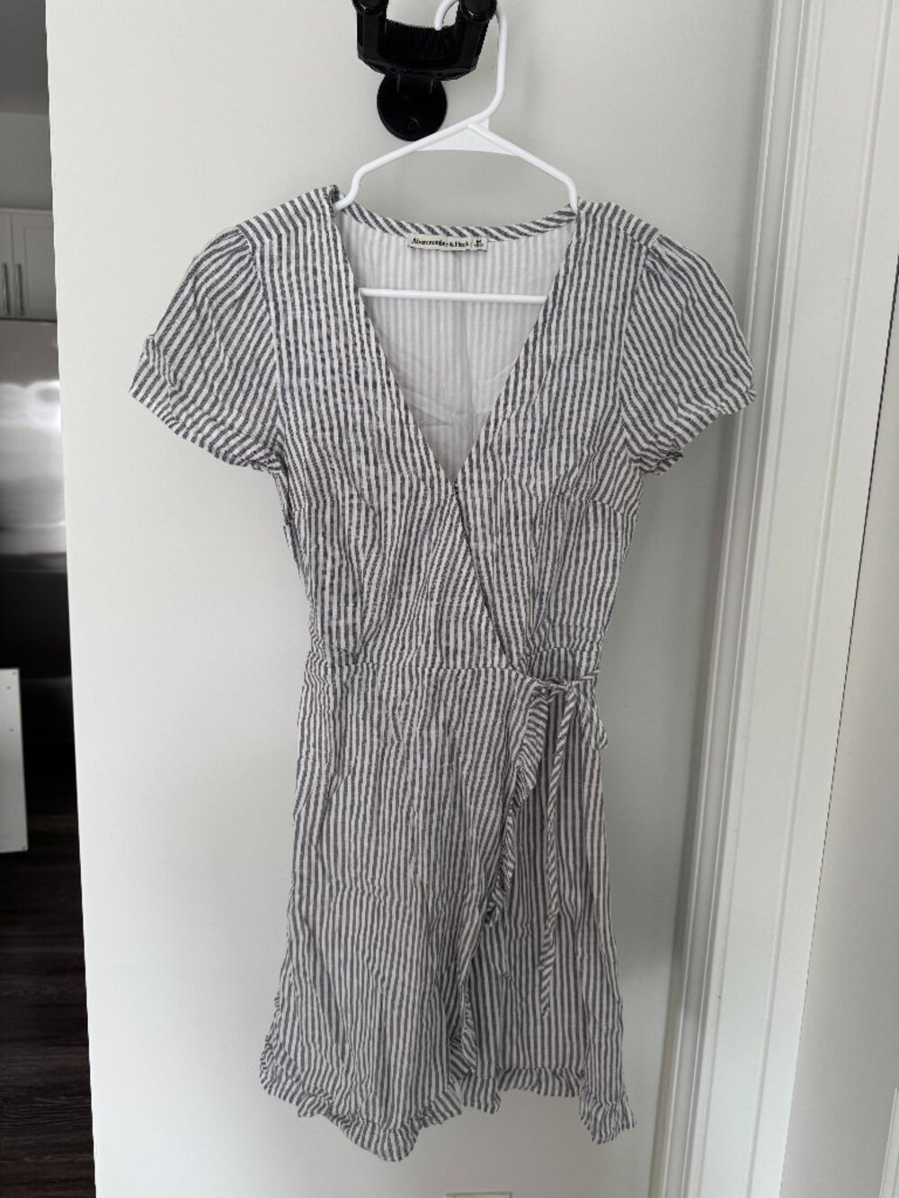 Abercrombie & Fitch Linen Blend Wrap Mini Dress Gray White Stripe Medium